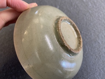 Een Chinese Yaozhou celadon kom, Song of later