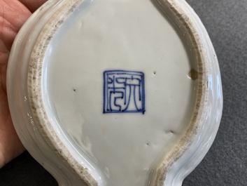 Een paar Chinese vierlobbige wucai ko-sometsuke 'mukozuke' schotels voor de Japanse markt, Tianqi