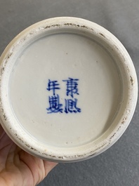 Een Chinees blauw-wit kaststel van vier vazen met dames en kinderen, Kangxi merk, 19e eeuw