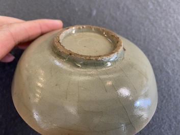 Een Chinese Yaozhou celadon kom, Song of later