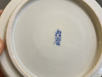 Een Chinese blauw-witte 'Bleu de Hue' schotel met drie koppen voor de Vietnamese markt, Noi Phu merk, 19e eeuw