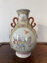 Een Chinese famille rose 'hu' vaas met decor van de 'acht onsterfelijken', Qianlong merk, Republiek
