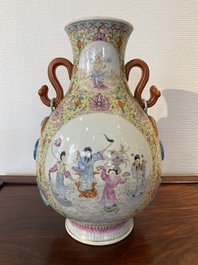 Een Chinese famille rose 'hu' vaas met decor van de 'acht onsterfelijken', Qianlong merk, Republiek