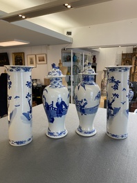 Een Chinees blauw-wit kaststel van vier vazen met dames en kinderen, Kangxi merk, 19e eeuw