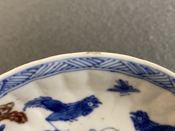 Een Chinese blauw-witte en koperrode kop en schotel, Kangxi