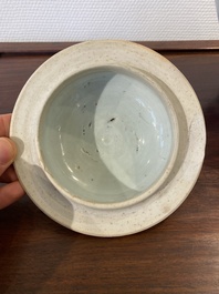 Een Chinese blauw-witte dekselvaas met vogels bij bloesemtakken, Transitie periode