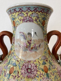 Een Chinese famille rose 'hu' vaas met decor van de 'acht onsterfelijken', Qianlong merk, Republiek