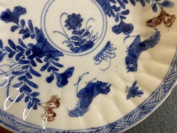 Een Chinese blauw-witte en koperrode kop en schotel, Kangxi