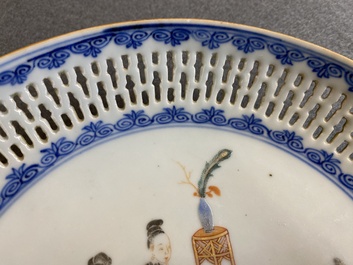 Assiette au bord ajour&eacute; en porcelaine de Chine famille rose &agrave; d&eacute;cor 'san niang jiao zi', Qianlong