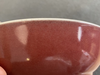Een Chinese monochrome leverrode kom, Qianlong merk en periode