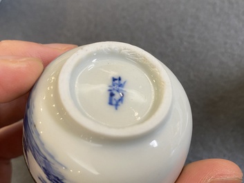 Een Chinese blauw-witte 'Bleu de Hue' schotel met drie koppen voor de Vietnamese markt, Noi Phu merk, 19e eeuw