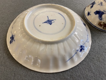 Een Chinese blauw-witte en koperrode kop en schotel, Kangxi