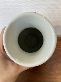 Een Chinese famille rose 'hu' vaas met decor van de 'acht onsterfelijken', Qianlong merk, Republiek