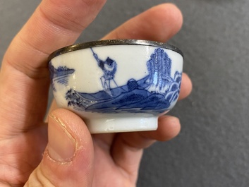 Een Chinese blauw-witte 'Bleu de Hue' schotel met drie koppen voor de Vietnamese markt, Noi Phu merk, 19e eeuw