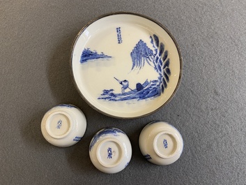 Een Chinese blauw-witte 'Bleu de Hue' schotel met drie koppen voor de Vietnamese markt, Noi Phu merk, 19e eeuw