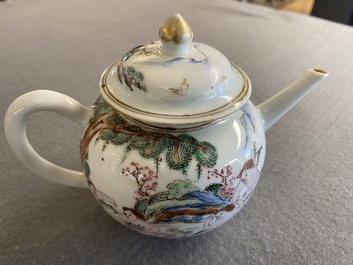 Een Chinese famille rose 'Vier elementen' theepot met deksel, Qianlong