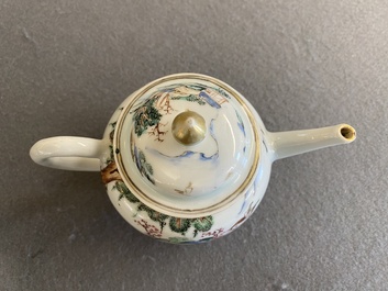 Een Chinese famille rose 'Vier elementen' theepot met deksel, Qianlong