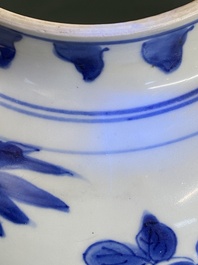 Een Chinese blauw-witte dekselvaas met vogels bij bloesemtakken, Transitie periode