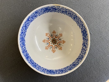 Bol en porcelaine de Chine famille rose &agrave; d&eacute;cor floral sur fond jaune, marque de Yongzheng mais probablement post&eacute;rieur