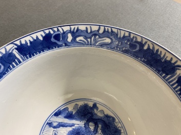 Een Chinese blauw-witte 'klapmuts' kom, Kangxi merk en periode