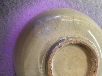 Een Chinese Yaozhou celadon kom, Song of later