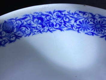 Bol en porcelaine de Chine famille rose &agrave; d&eacute;cor floral sur fond jaune, marque de Yongzheng mais probablement post&eacute;rieur