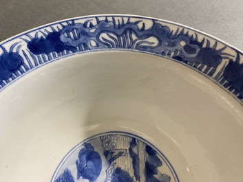 Een Chinese blauw-witte 'klapmuts' kom, Kangxi merk en periode