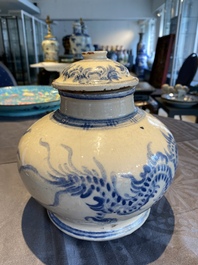 A Vietnamese blue and white Bat Trang stoneware 'dragon' jar and cover, 19/20th C.
