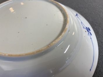 Een paar Chinese blauw-witte borden met geleerden, Kangxi
