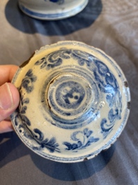 A Vietnamese blue and white Bat Trang stoneware 'dragon' jar and cover, 19/20th C.