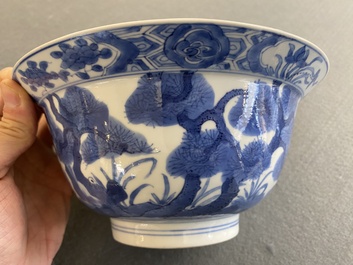 Een Chinese blauw-witte 'klapmuts' kom, Kangxi merk en periode