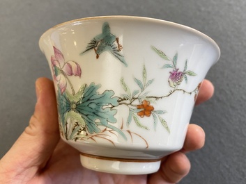 Twee Chinese famille rose kommen met erotisch decor, Kangxi merk, 19e eeuw