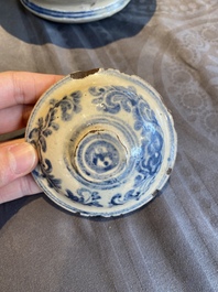 A Vietnamese blue and white Bat Trang stoneware 'dragon' jar and cover, 19/20th C.