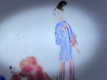 Een grote Chinese famille rose kop en schotel, Yongzheng