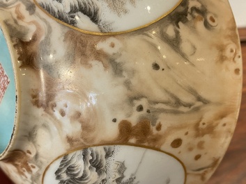 Een Chinese faux-bois kom met grisaille medaillons, Qianlong merk, Republiek