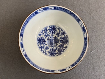 Een Chinese blauw-witte 'Acht paarden van Mu Wang' kom, Kangxi