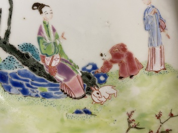 Een grote Chinese famille rose kop en schotel, Yongzheng