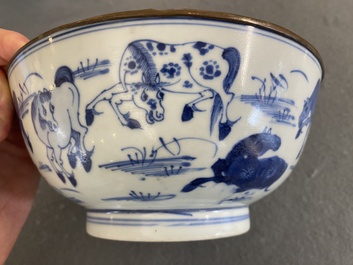 Een Chinese blauw-witte 'Acht paarden van Mu Wang' kom, Kangxi