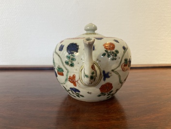 Th&eacute;i&egrave;re en porcelaine de Chine famille verte &agrave; d&eacute;cor d'antiquit&eacute;s, Kangxi
