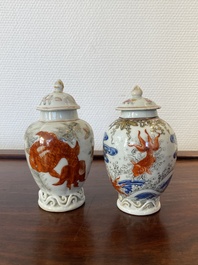 Twee Chinese blauw-witte en ijzerrode theebussen met karpers, Yongzheng