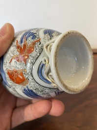 Twee Chinese blauw-witte en ijzerrode theebussen met karpers, Yongzheng