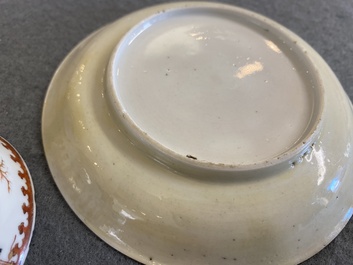 Rare tasse et soucoupe en porcelaine de Chine famille rose &agrave; d&eacute;cor d'une vue de port, Yongzheng