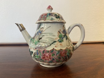 Een Chinese famille rose theepot met vissers, Yongzheng