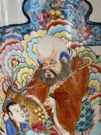 Een Chinese famille rose rouleau vaas met Shou Lao, Yongzheng