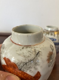 Twee Chinese blauw-witte en ijzerrode theebussen met karpers, Yongzheng