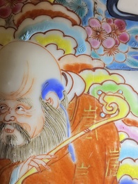 Een Chinese famille rose rouleau vaas met Shou Lao, Yongzheng
