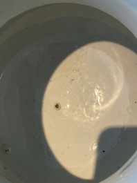 Een Chinese blauw-witte driepotige wierookbrander, Daoguang merk en periode