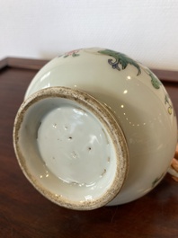 Th&eacute;i&egrave;re couverte en porcelaine de Chine famille rose au bec en forme de dragon, Yongzheng/Qianlong