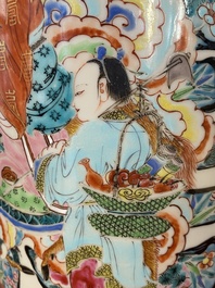 Een Chinese famille rose rouleau vaas met Shou Lao, Yongzheng