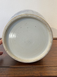 Vase en porcelaine de Chine en bleu et blanc &agrave; d&eacute;cor d'un cerf et d'une grue, marque de Tao Cheng Tang 陶成堂, 18/19&egrave;me
